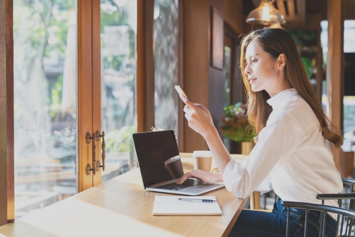 Équipe quintheralor travaillant sur la sécurité bancaire numérique